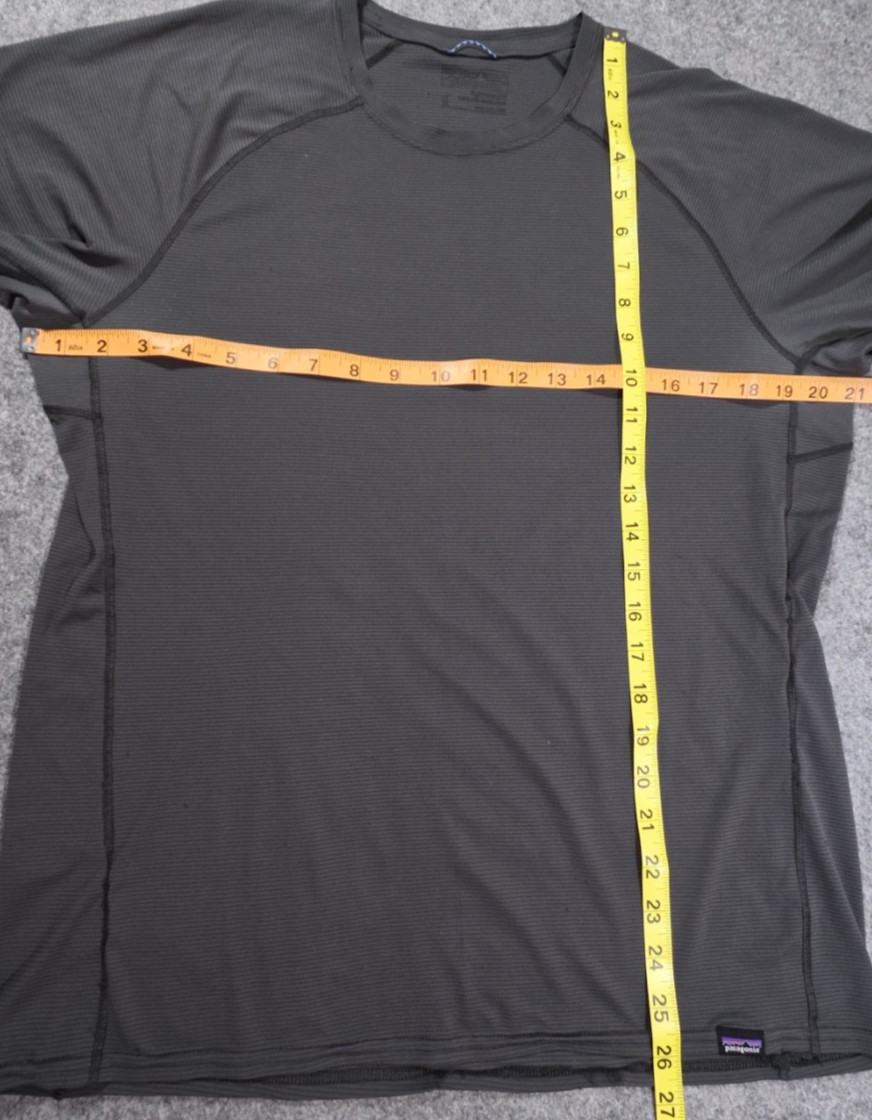 PATAGONIA LIGHTWEIGHT Gray Medium Capilene Cool Hiking Climbing Baselayer Shirt gallery