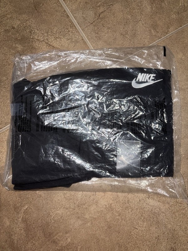 MENS NIKE SPORTSWEAR CLUB T-SHIRT BLACK SIZE MEDIUM [AR4997-013] - BRAND NEW gallery