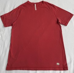 Vuori Men’s Red Current Tech Tee Size XL