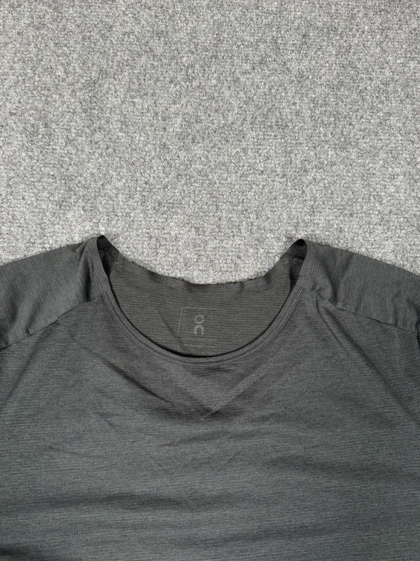 On Cloud Running Performance Long Sleeve Shirt Men’s Medium Gray Athletic Top gallery