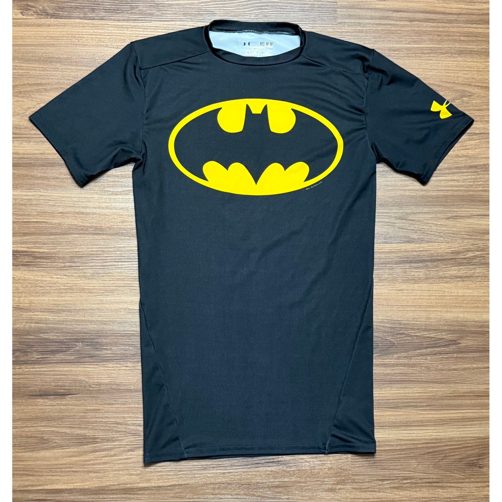 Under Armour Batman Heat Gear Compression Shirt Mens Black Yellow Stretch Sz M gallery