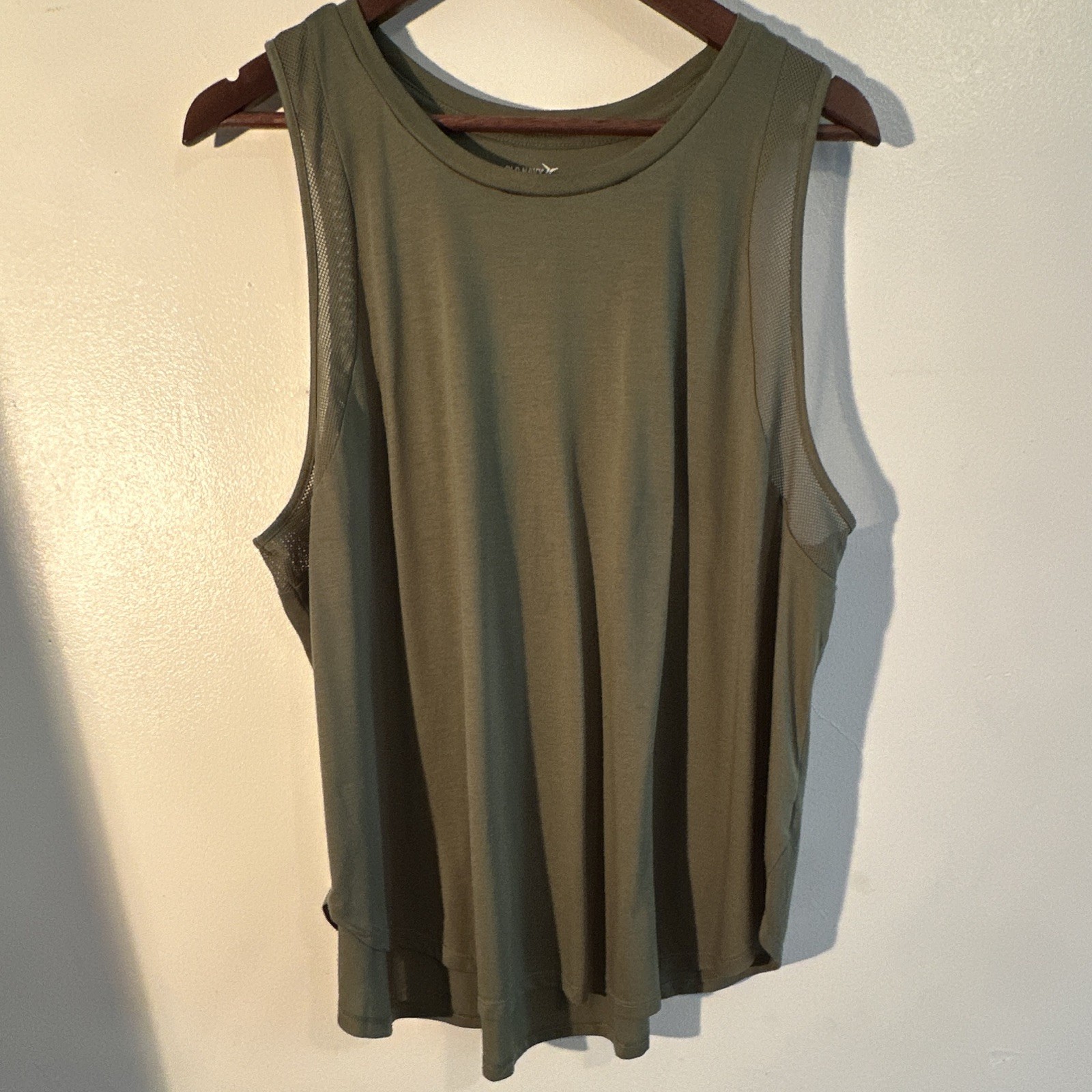 Old Navy Active Go-Dry Mens 2XL Green Tank Top Crew Neck Quick Dry Mesh gallery