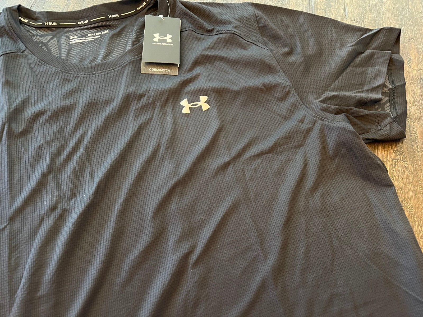 NWT - Mens UNDER ARMOUR - Coolswitch - Fitted Black Short Sleeve Shirt (3XL) gallery