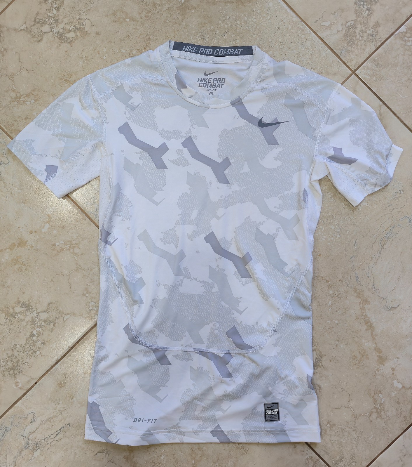 Nike Pro Combat Dri-FIT Compression Shirt Men’s Medium White Gray Camo gallery