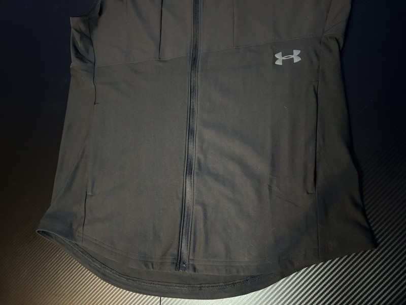 Under Armour Men’s Vest Black Size L Brand New With Tags gallery