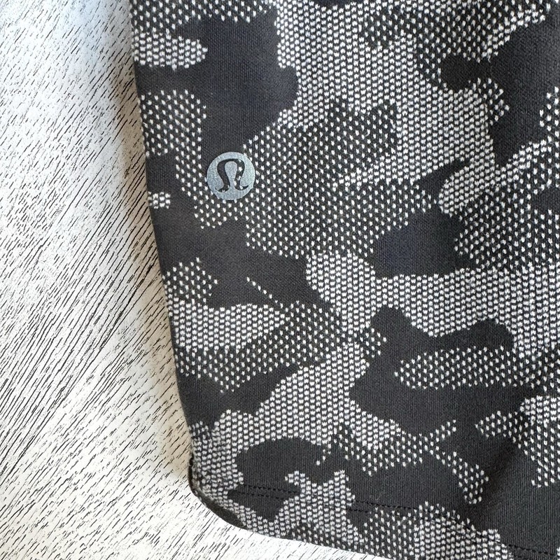 Lululemon Surge Warm Half Zip Pullover Shirt Mens Size XL Camo Gray Black gallery