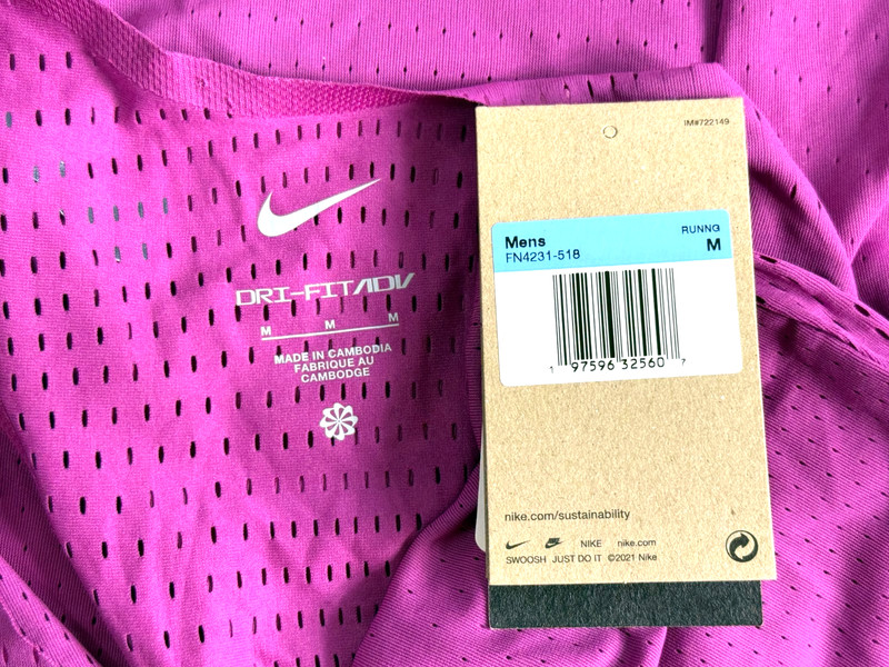 Nike AeroSwift Dri-FIT ADV Running Singlet Fuchsia Men's Size Medium FN4231-518 gallery