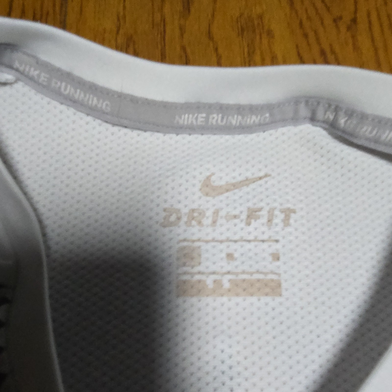 Nike Dri-FIT Moisture Wicking Men's White Short Sleeve T-Shirt Size L gallery
