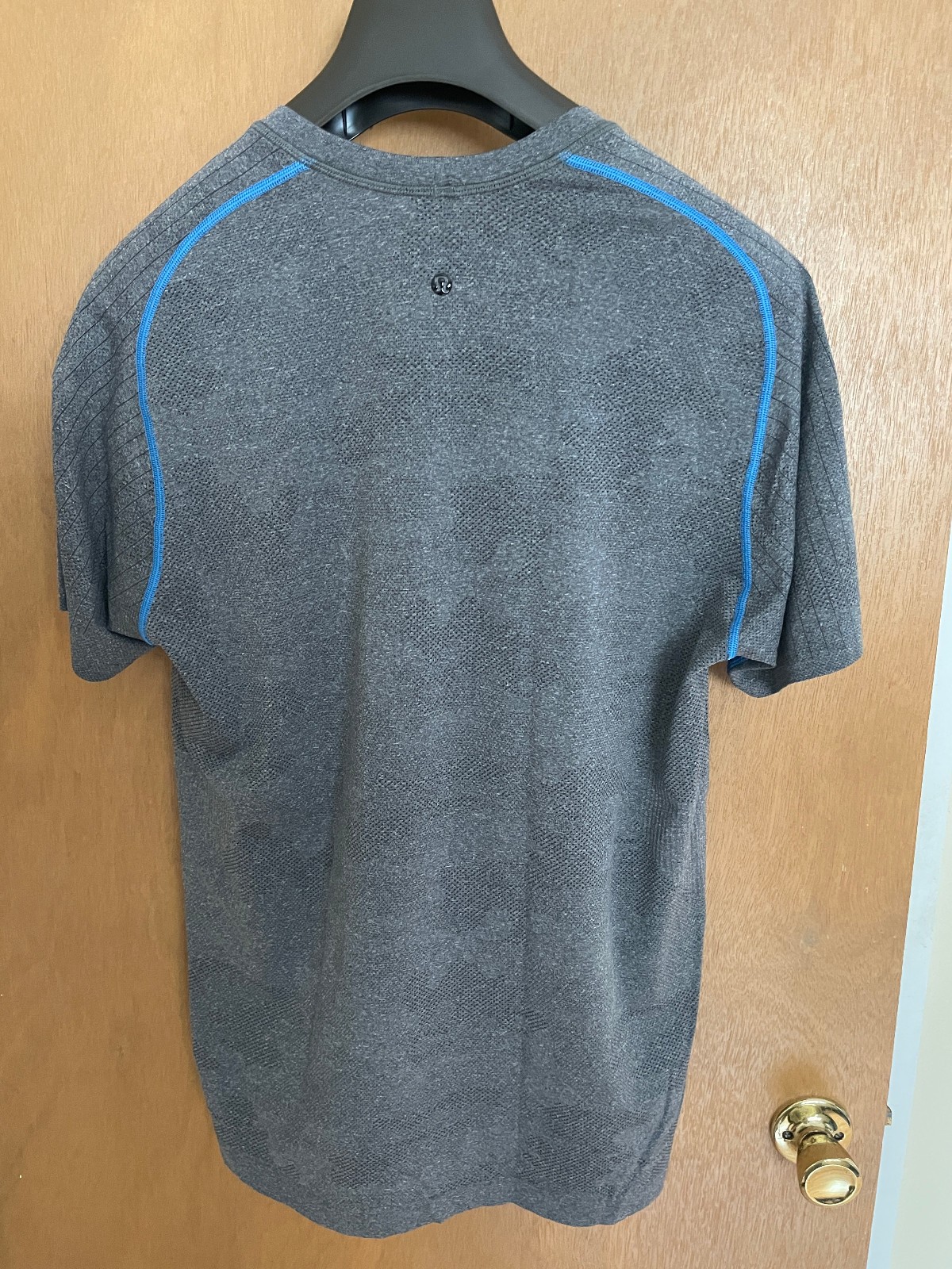 Lululemon Metal Vent Tech Men's Short Sleeve Shirt - Black/Beaming Blue XL gallery