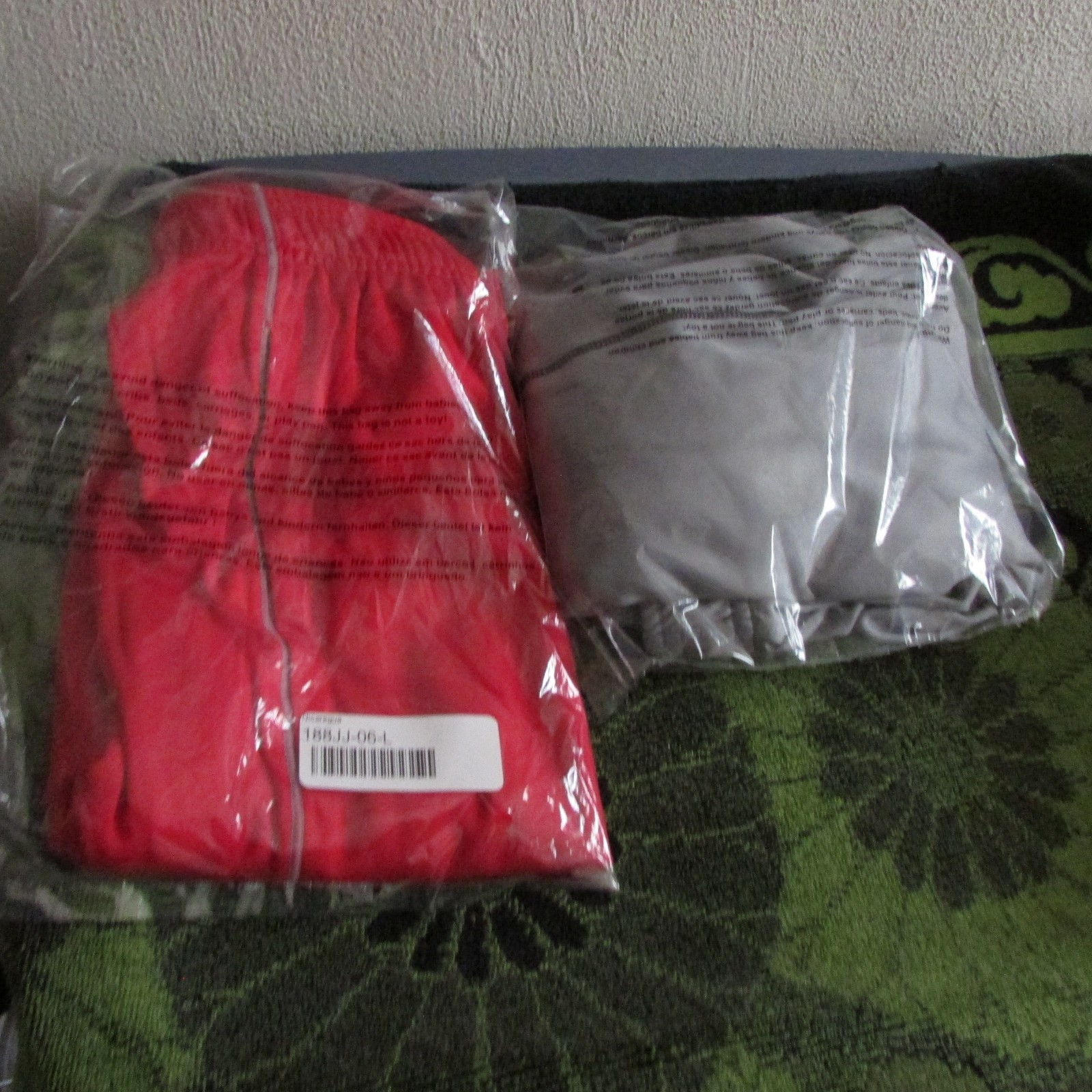 NWT~ MEN'S UNDER ARMOUR HEATGEAR, TECH GRAPHIC ATHLETIC/LOUNGING SHORTS. gallery