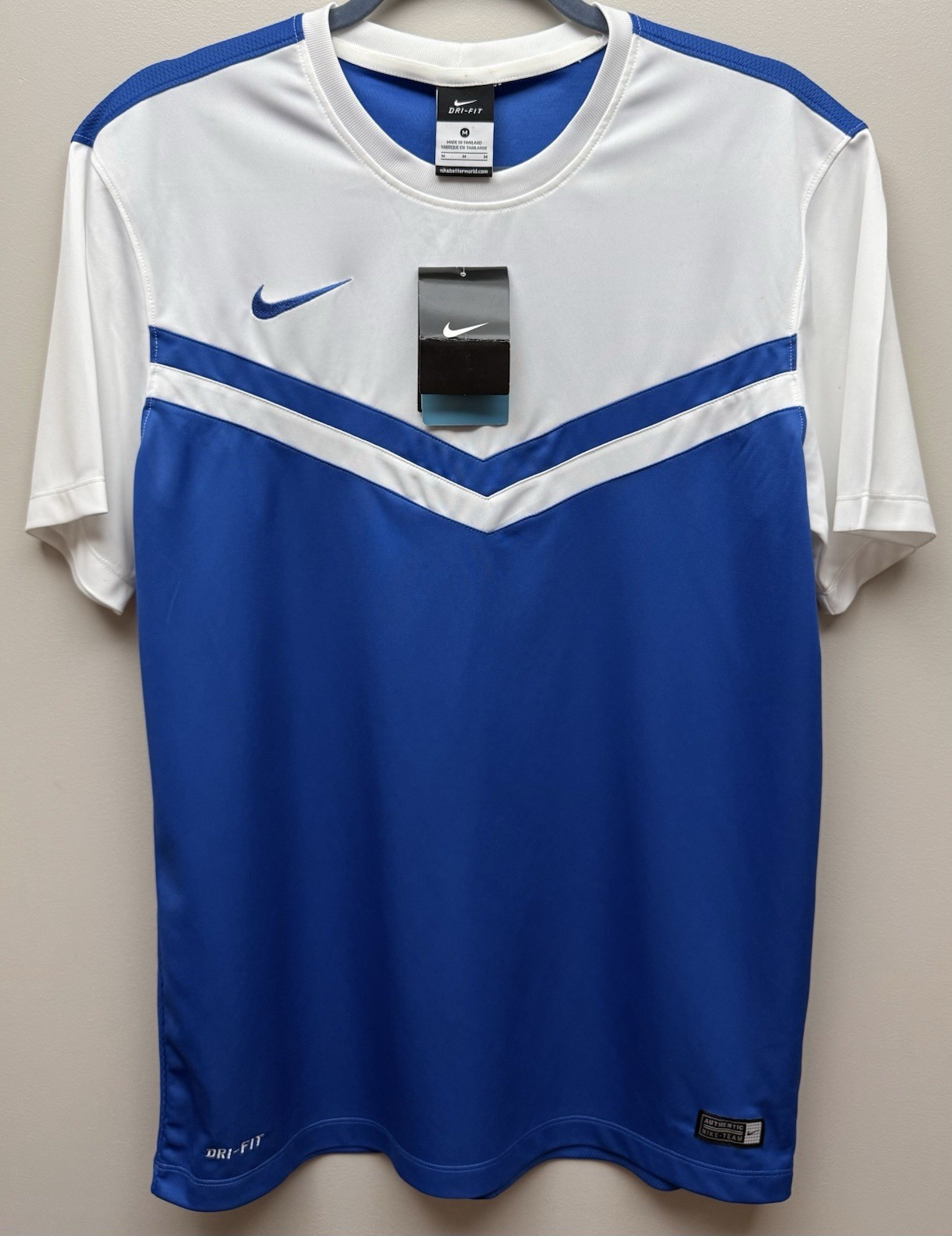 NEW Nike Victory II Men’s Soccer Blue White Jersey Shirt M gallery