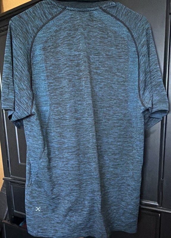 Lululemon Men's Heathered Blue Polo Shirt XL Short Sleeve Breathable Golf gallery