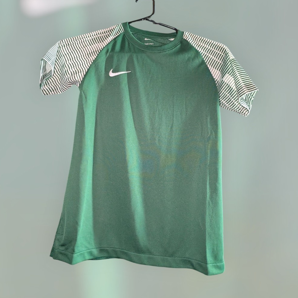 Nike Dri-FIT Youth Boys Size Small Tee gallery