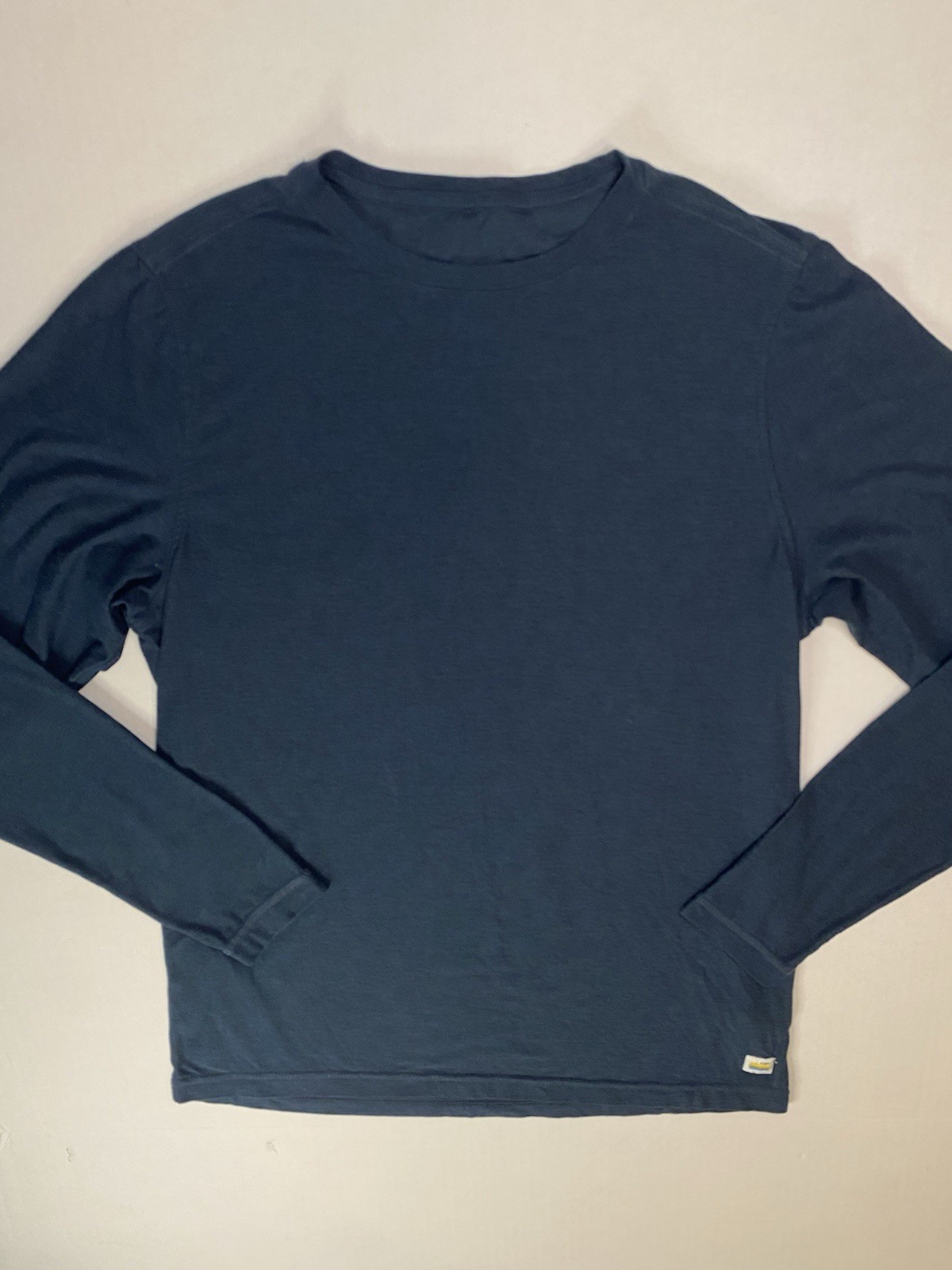 Vuori Strato Tech Long Sleeve Tee Mens Medium Navy Blue V178 Performance gallery