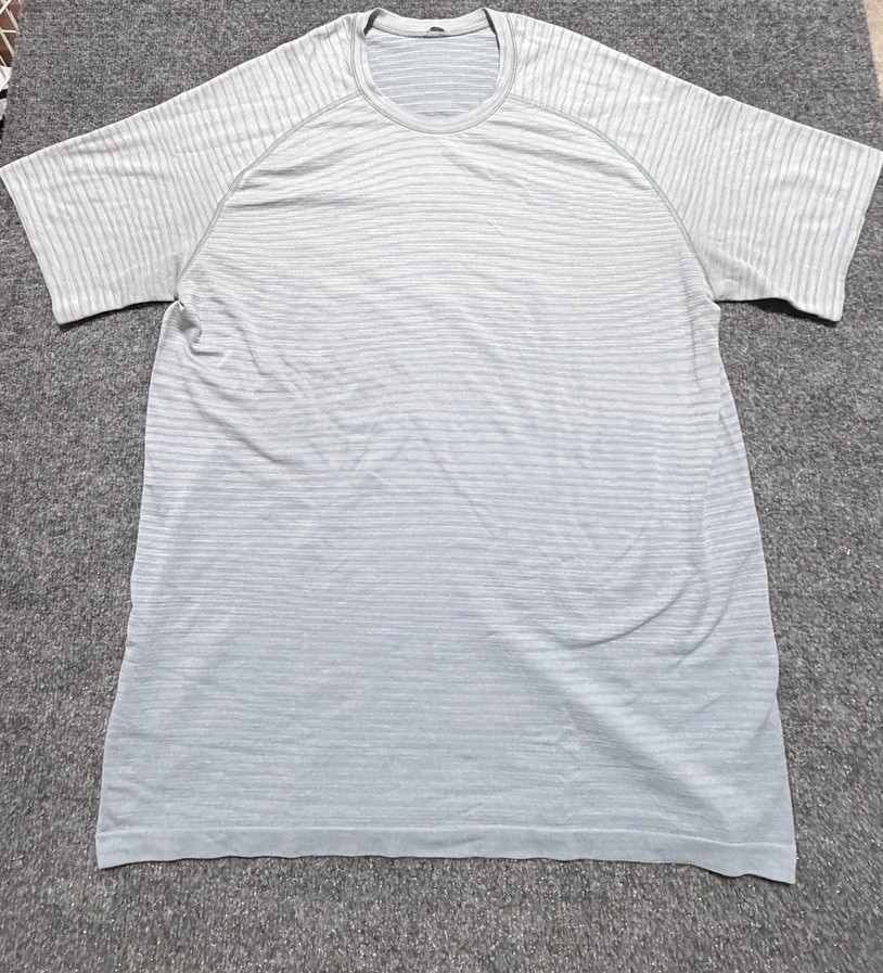 Lululemon Shirt Mens XL blue Dry Sense License to Train Short Sleeve Curved Hem