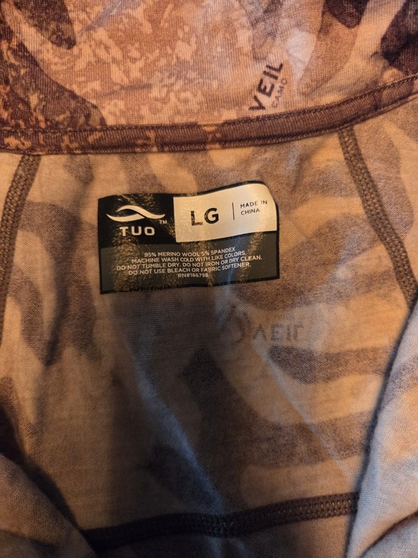 Tuo 1/4 Zip Tops, Size Large (2) gallery