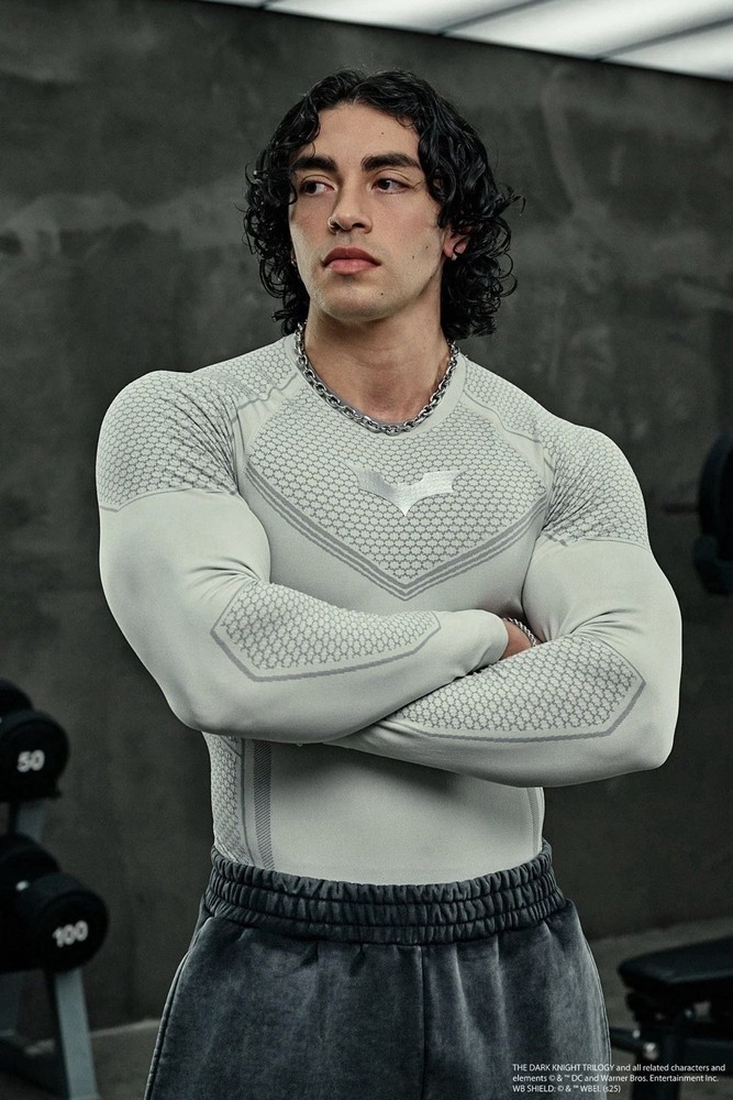 YOUNGLA (SOLD OUT) - 8004 - BATMAN COMPRESSION LONGSLEEVES - OFF-WHITE -MEDIUM