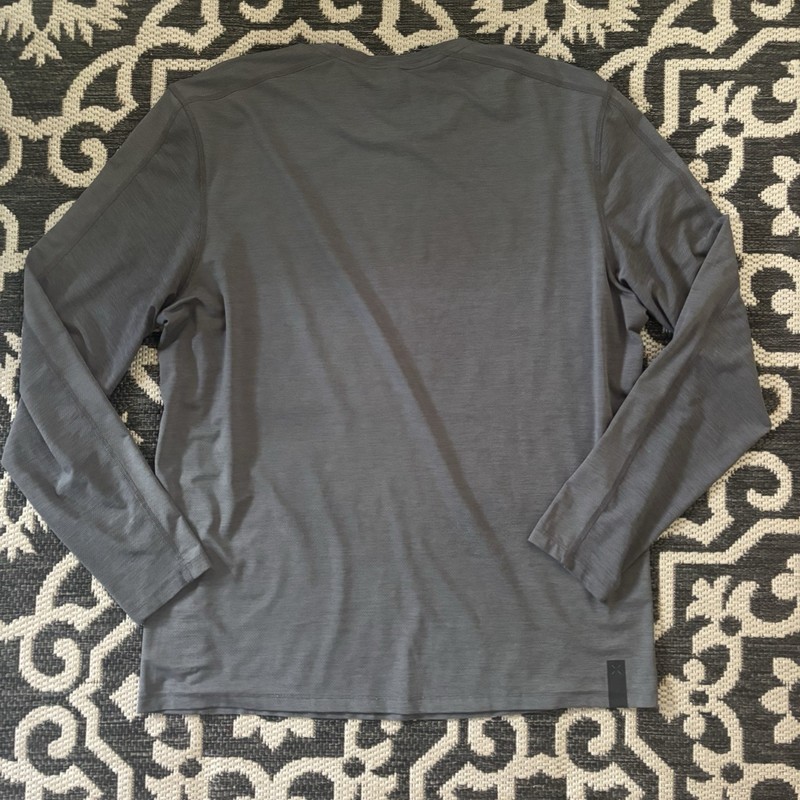 Ten Thousand Interval Versatile Shirt Mens XL Long Sleeve Gray Skull Gym gallery