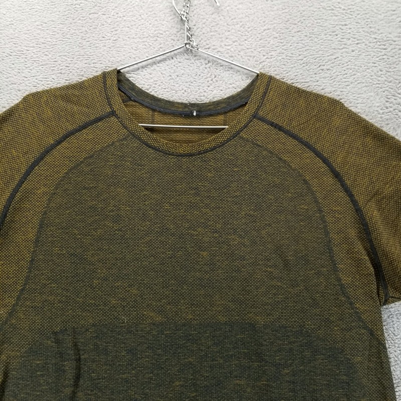 Lululemon Shirt Mens M Green Metal Vent Tech Gym Workout Performance gallery