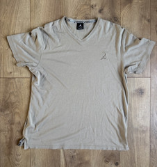 Nike Jordan Mens L 100% Cotton Tan / Beige V-Neck Short Sleeve Logo Knit T-Shirt