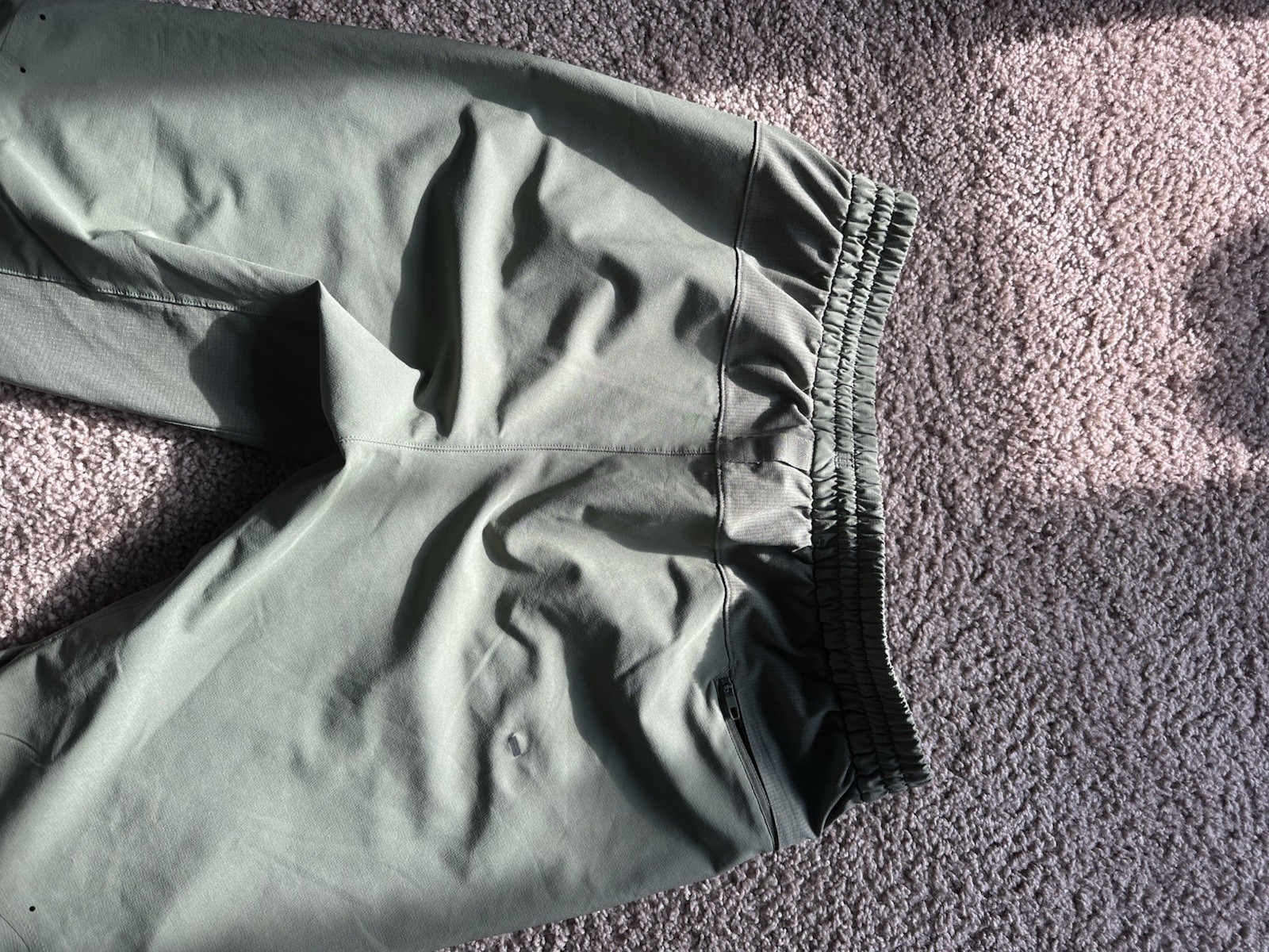Lululemon Sage Green Cargo Jogger Pants Men’s Elastic Waist Zip Pockets Techwear gallery