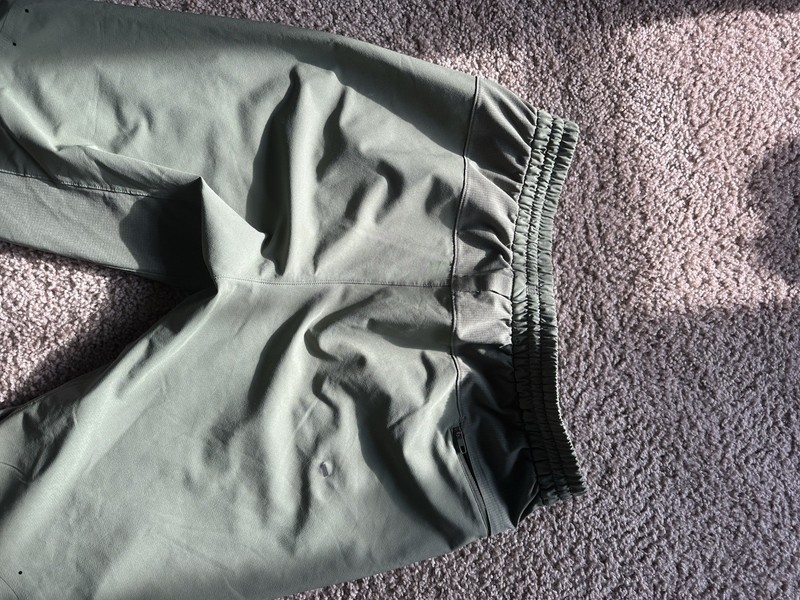 Lululemon Sage Green Cargo Jogger Pants Men’s Elastic Waist Zip Pockets Techwear gallery