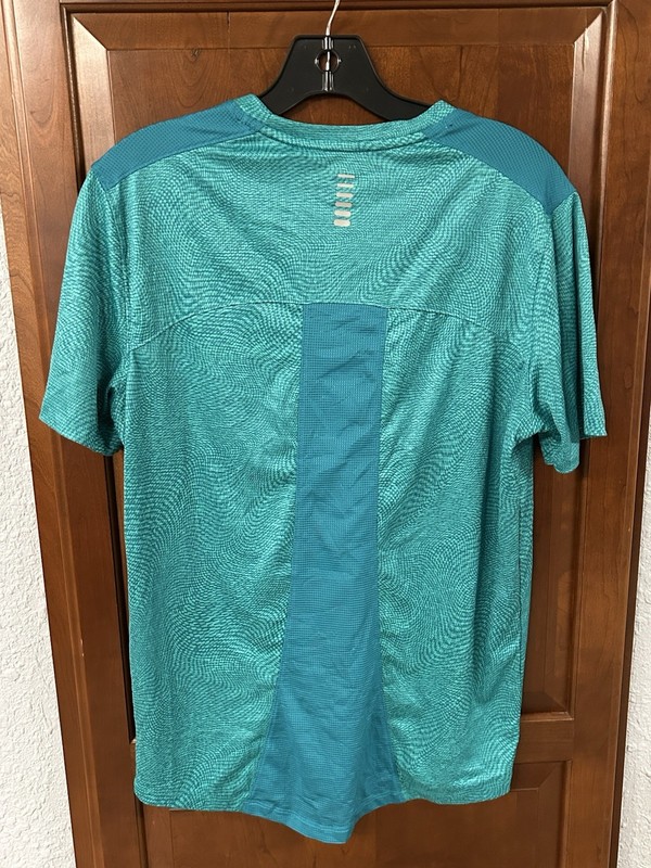 Under Armour Run COOLSWITCH Printed Short-Sleeved T-Shirt in Teal Size Small gallery