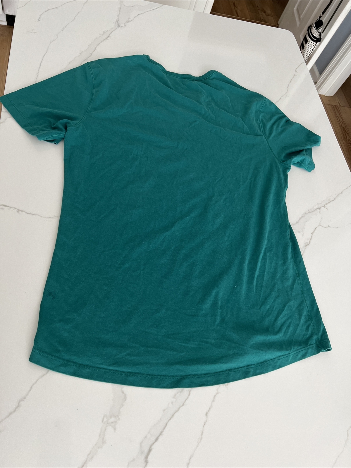 Lululemon Mens M 5 Year Basic Tee Shirt Short Sleeve Green Solid gallery