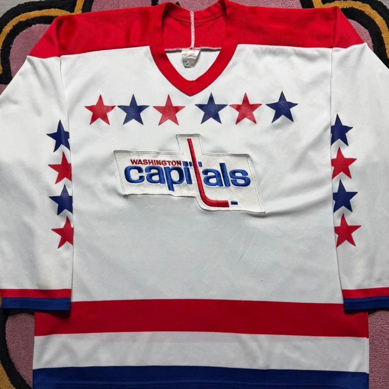 Vintage 80’s CCM Washington Capitals NHL Hockey Jersey Size Large White Blue Red gallery