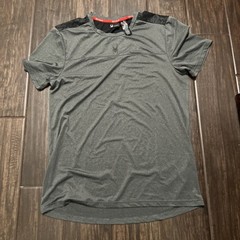 Spyder Active wear Men’s Gray EUC Logo Short Sleeves Shirt M