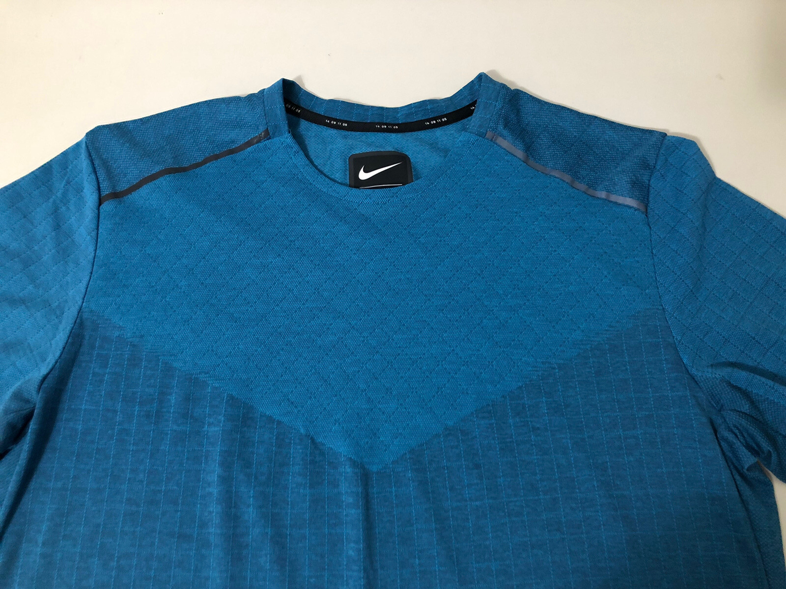 BLUE NIKE TECH 14 09 11 05 RUNNING ATHLETC SHIRT MENS M MEDIUM gallery