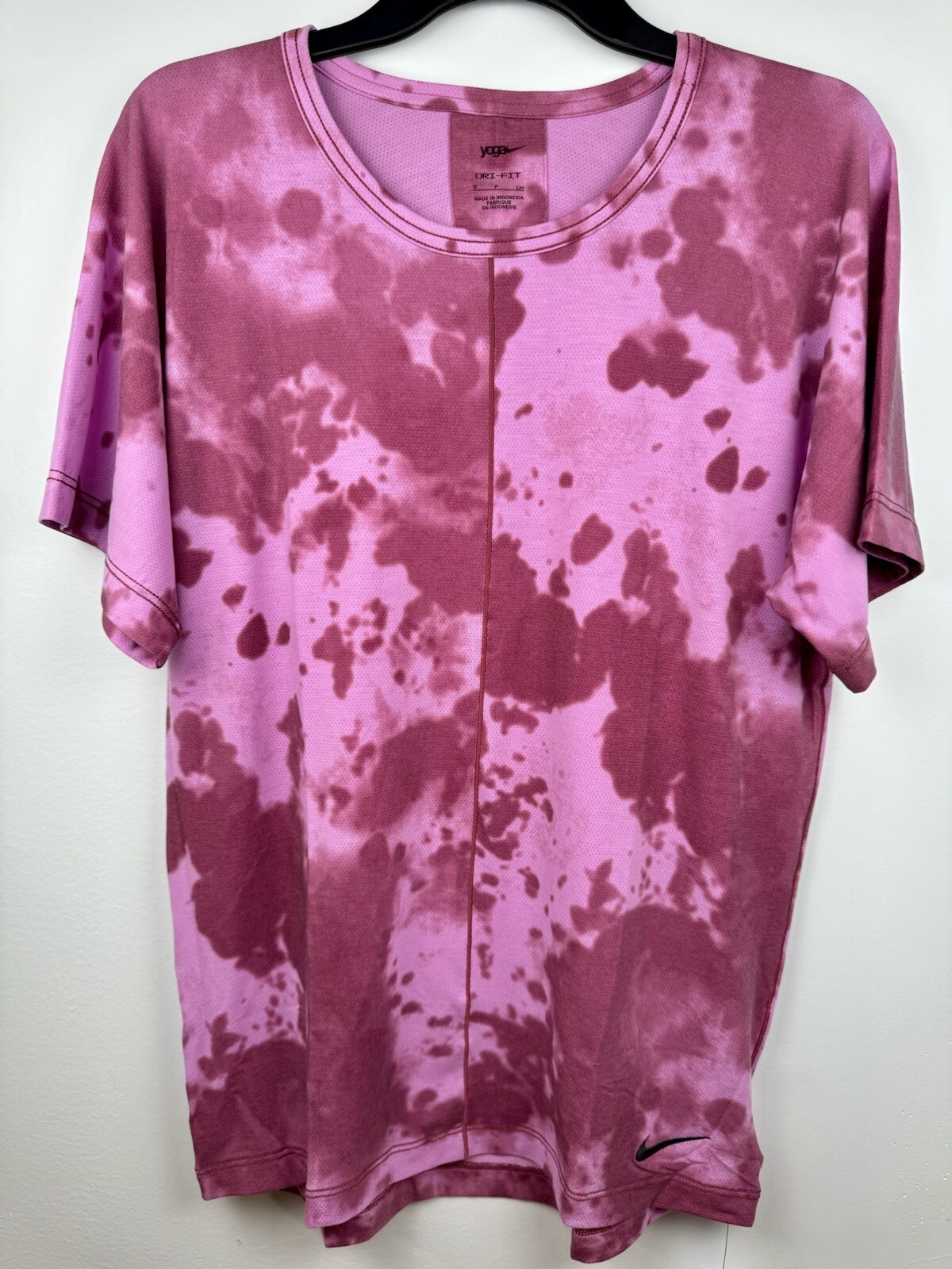 Nike Yoga Dri-FIT Allover Print Short-Sleeve Yoga Top Rosewood Men's Size Small gallery