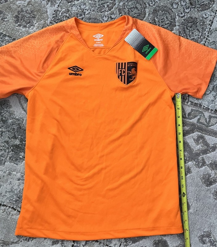 UMBRO Bright Orange Men’s Small Short Sleeve Athletic Top Shirt Manchester NWT gallery