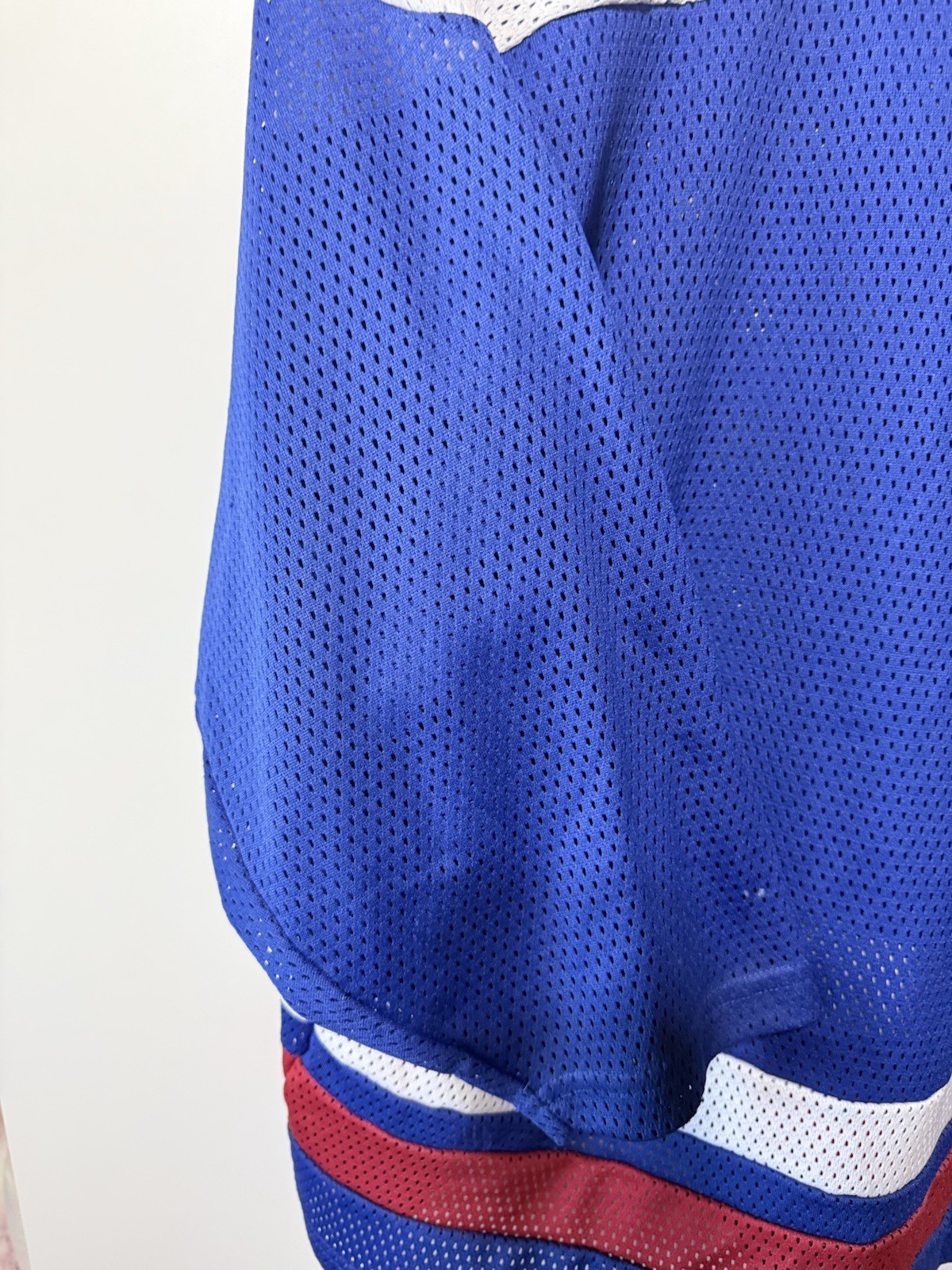 Warner Bros Studio Store Superman Mesh Hockey Jersey Men’s XL Colorblock V-Neck gallery