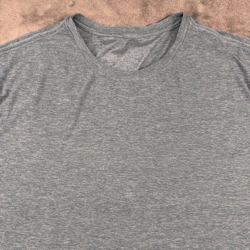 Vuori Strato Tech Shirt Mens L Blue Heather Performance Crewneck V126 Athleisure gallery