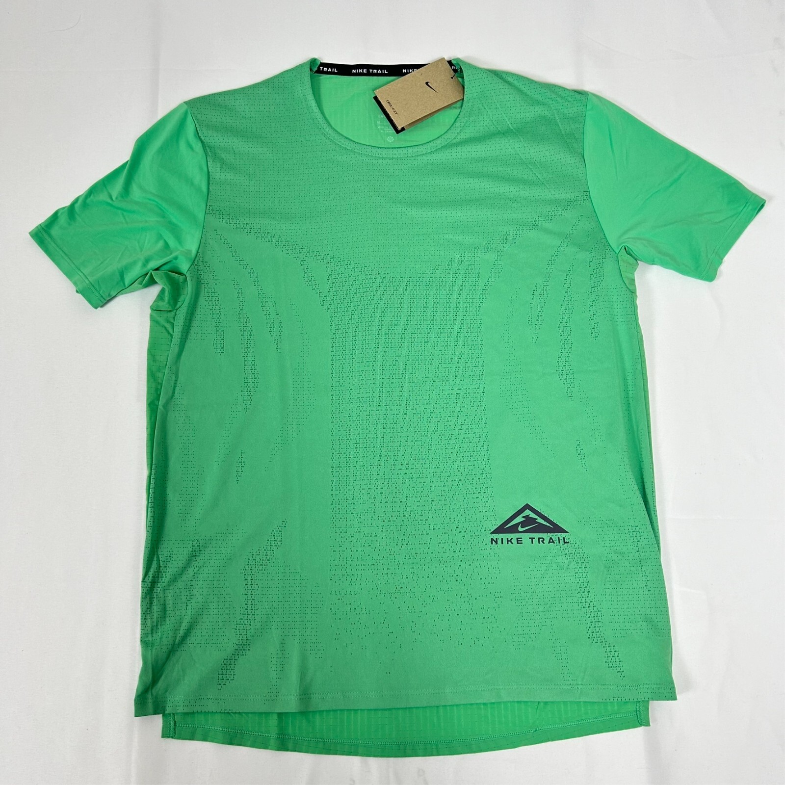 NWT Men's Nike Dri-FIT DM4646-363 Green M Trail Running Gym Training T-shirt B61 gallery