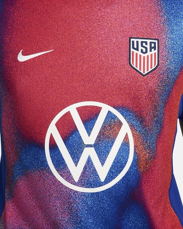 Size Medium Nike USMNT Pre-Match Team Issued Soccer World Cup USA FJ2734-101 gallery