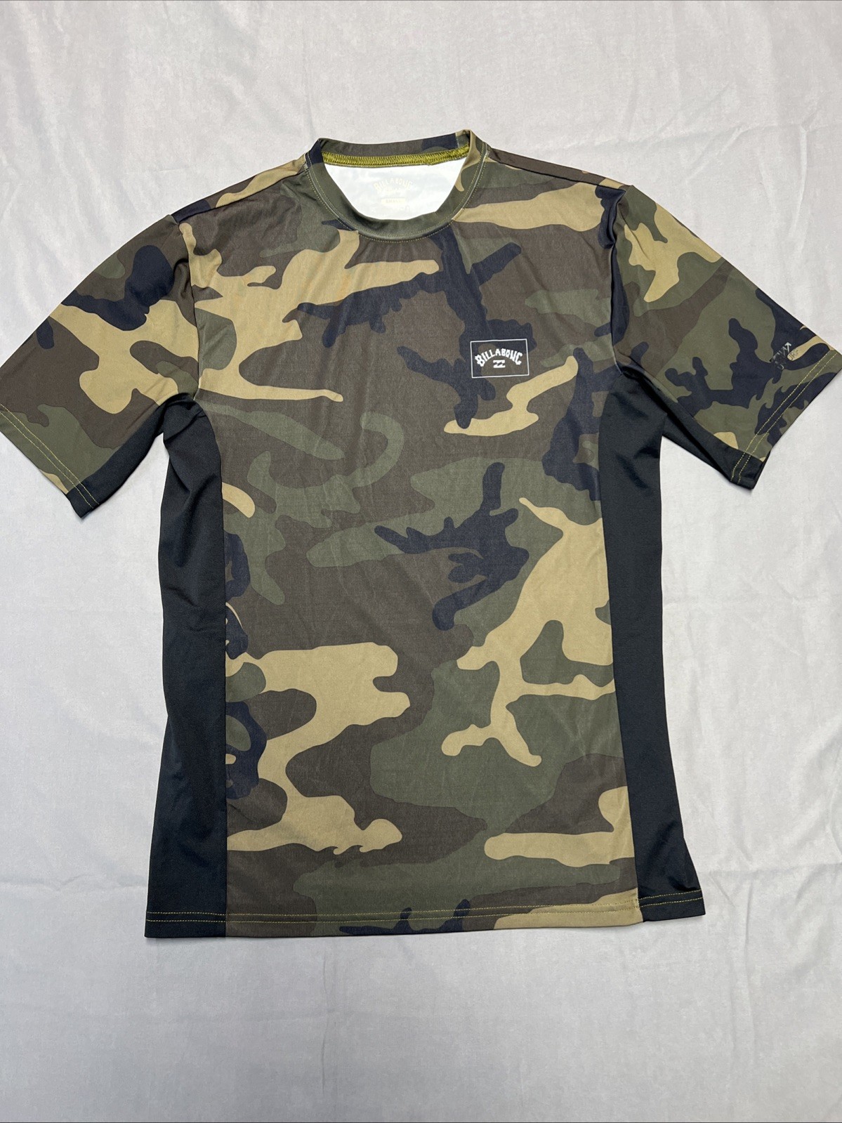 Billabong UVSurf Shirt Size Small Camo Short Sleeve UPF 50 Loose Fit Polyester gallery