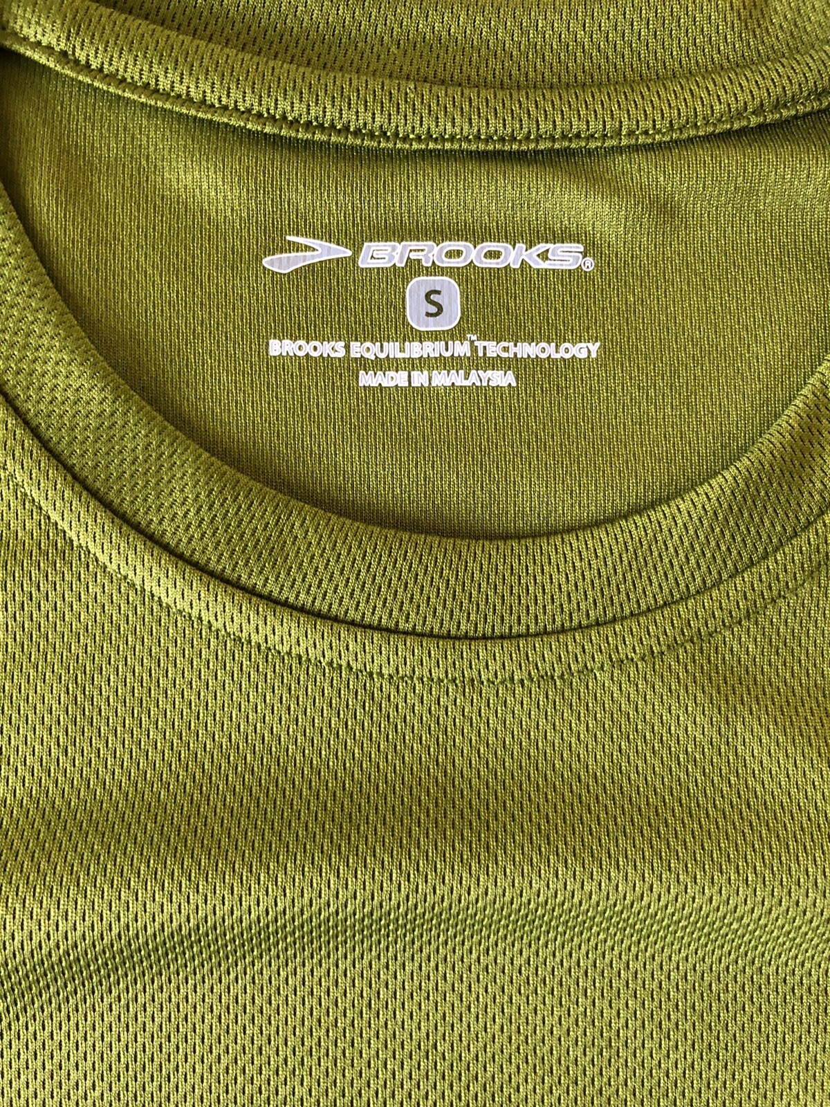 Brooks Shirt Mens SmallVersatile Running Short Sleeve  Activewear gallery
