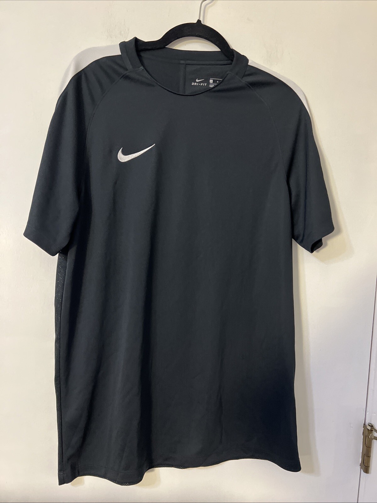 Nike DRI FIT Embroidered Emblem Large Black Breathable Sheer Back gallery