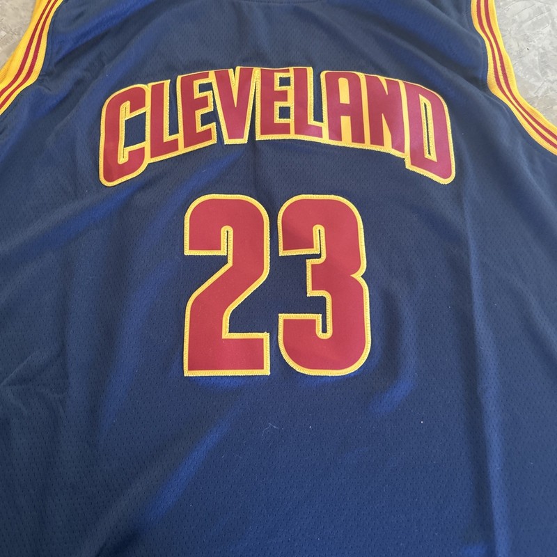 Men’s LeBron James Cavaliers Jersey 23 Xl New gallery