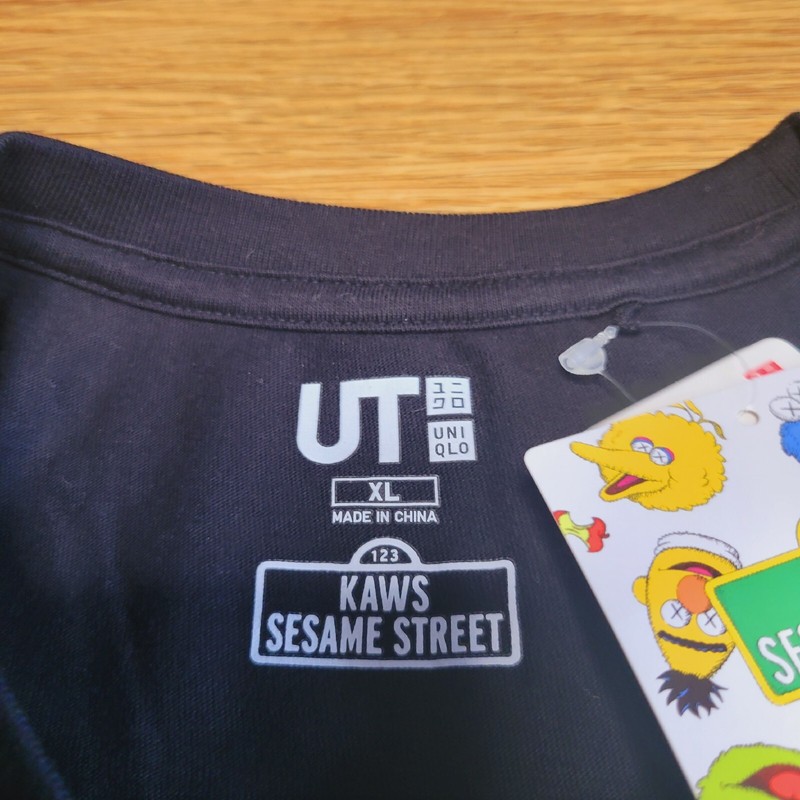 KAWS X UNIQLO X SESAME STREET BFF ELMO T-SHIRT MEN’S SIZE XL BLACK SS18 NWT gallery
