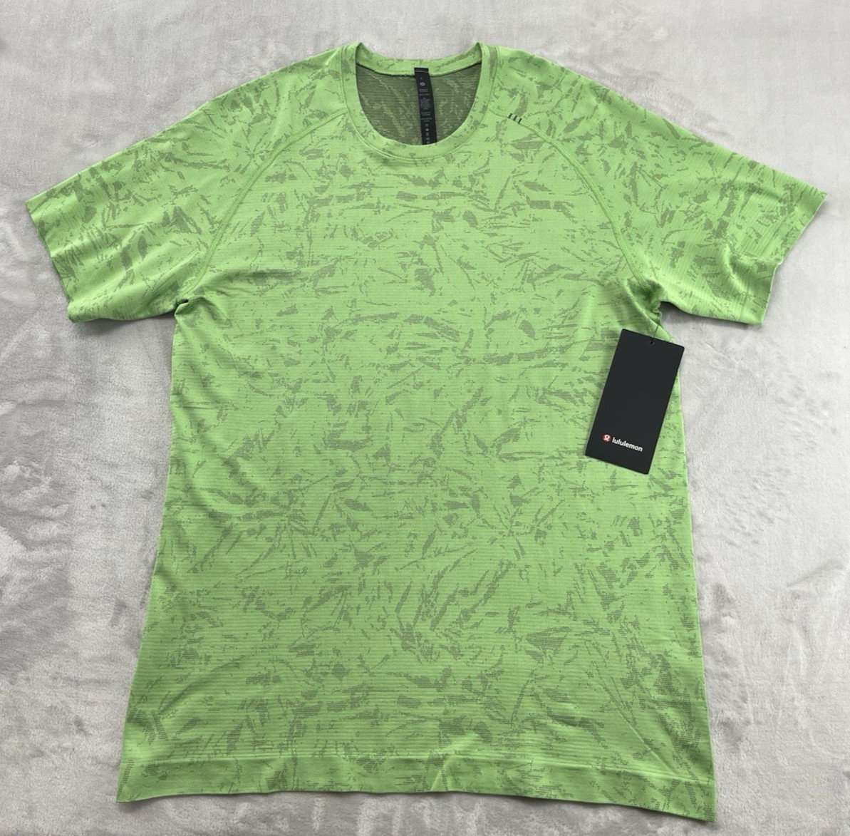 Lululemon Metal Tech Short Sleeve 2.0 Shirt Men Large Green Geometric Slim Fit gallery