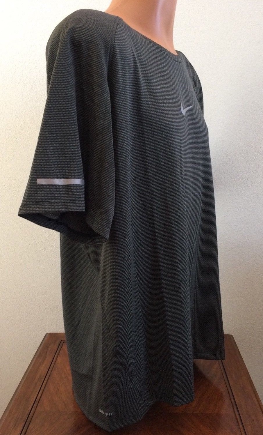 Nike Aeroreact Shirt Short Sleeve Running Athletic Black 920785 Men's XXL 2XL gallery