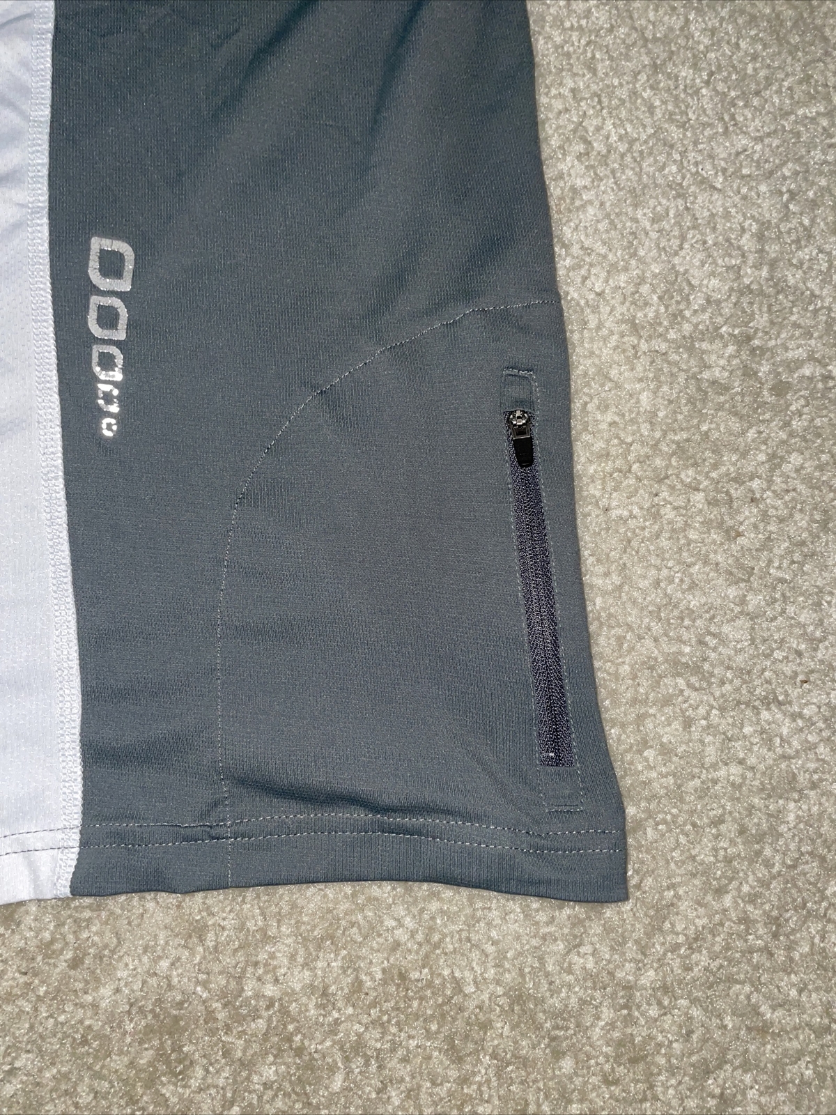 Eastern Mountain sports techwik activewear White and gray shirt mens Medium gallery