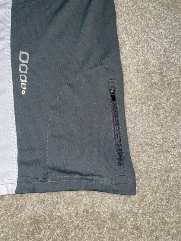 Eastern Mountain sports techwik activewear White and gray shirt mens Medium gallery