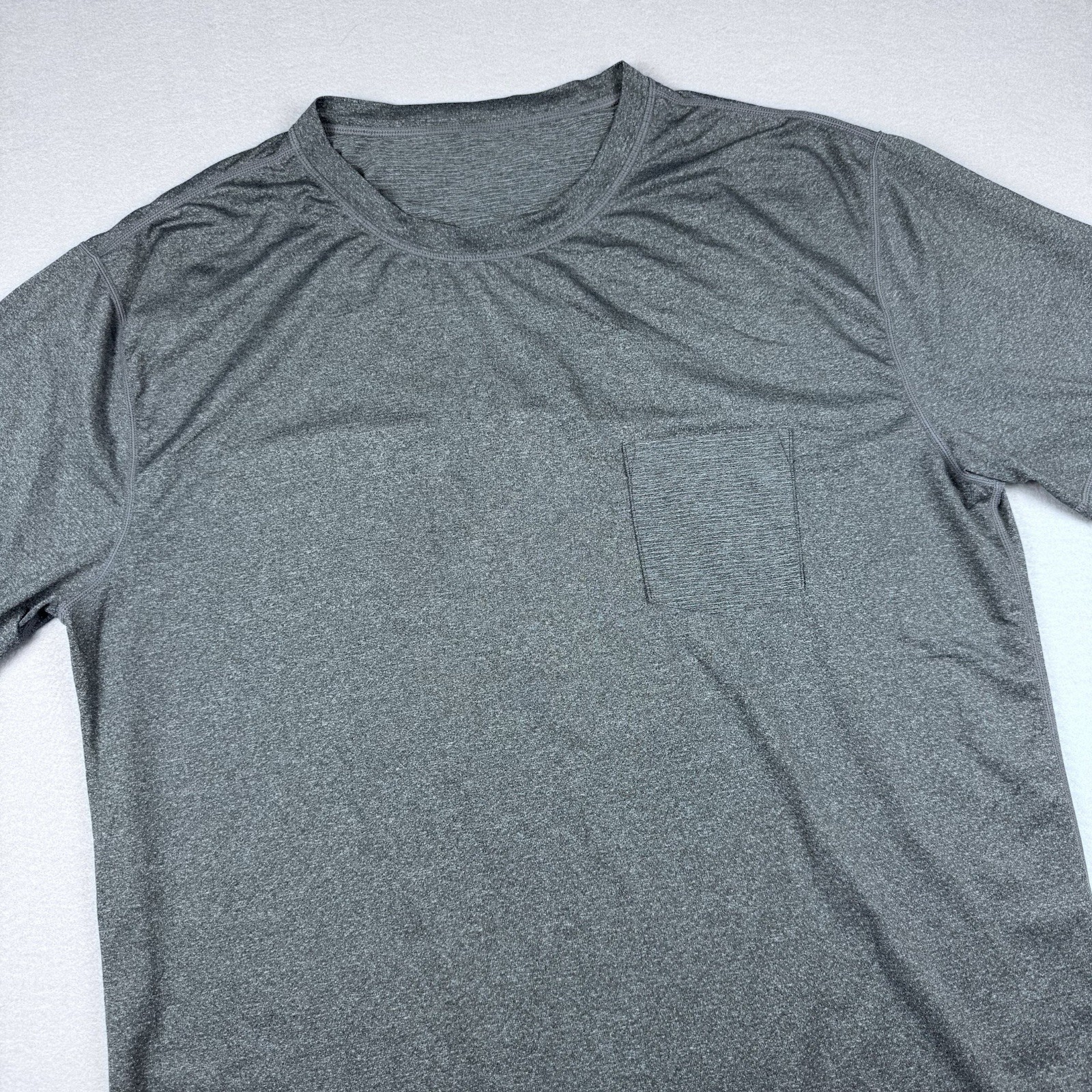 Vuori Tradewind Performance T-Shirt Men XXL Heather Gray Short Sleeve Pocket gallery