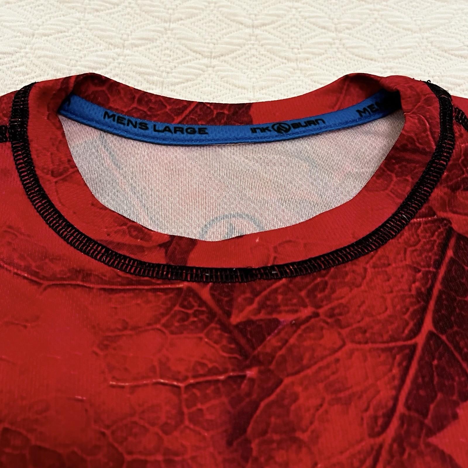 INKnBURN Men’s Red Leaf Short Sleeve Tech Shirt (size Large) gallery
