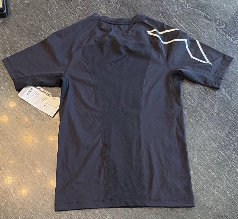 2XU Compression Short Sleeve Shirt, Mens Size Medium Black Multisport NWT gallery
