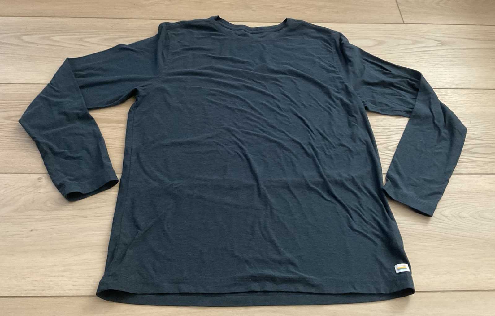 Vuori Strato Tech Long Sleeve Performance Tee Blue Men’s L gallery